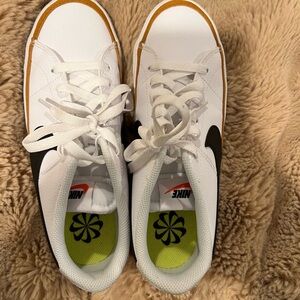 Women’s Nike Court Legacy Sz 8 white/black/gold Like New Condition